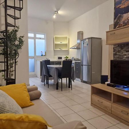 Balesa Property - Modern Duplex House In Central Слима Экстерьер фото