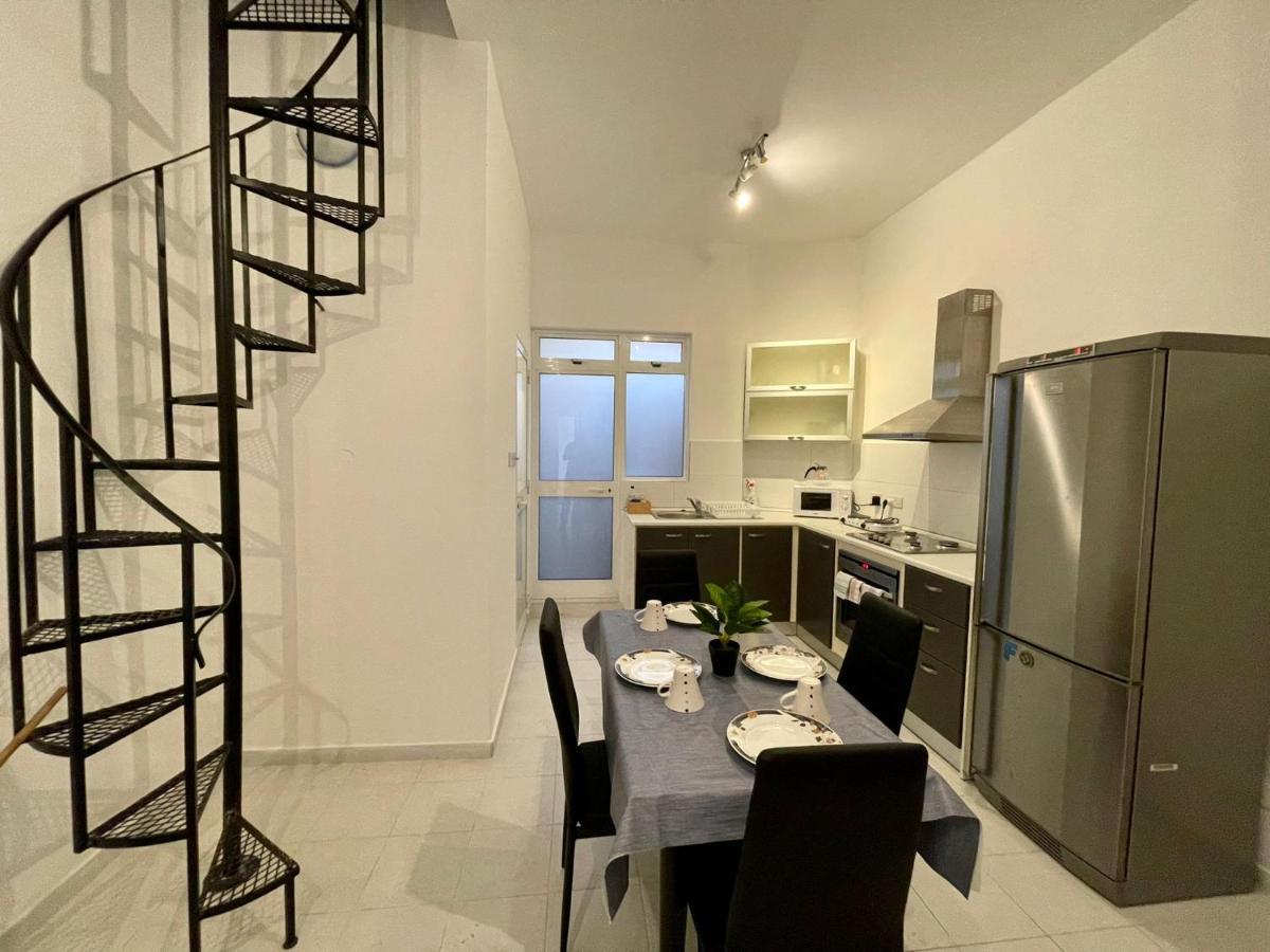 Balesa Property - Modern Duplex House In Central Слима Экстерьер фото